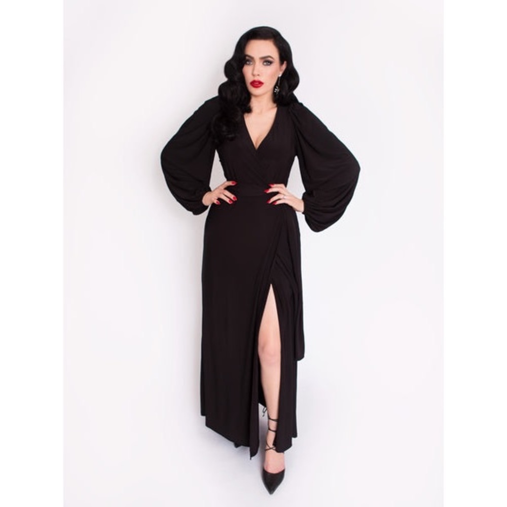 La Femme En Noir Black Widow Wrap Gown Black Small